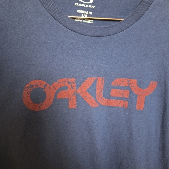 Oakley Blue and Red Long Sleeve Crew Neck Logo Spell Out Graphic Tee Shirt - Picture 4 of 8